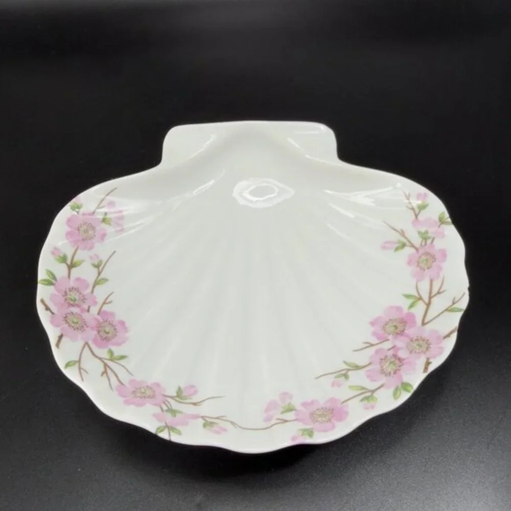Porcelaine de Paris France Porcelain Shell Shaped Dish Plate Trinket Holder READ